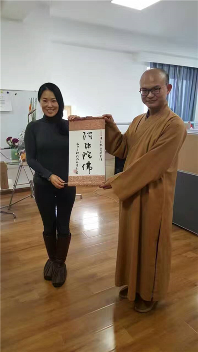 中国佛教协会副会长兼秘书长学诚法师的助手北京龙泉寺贤清法师