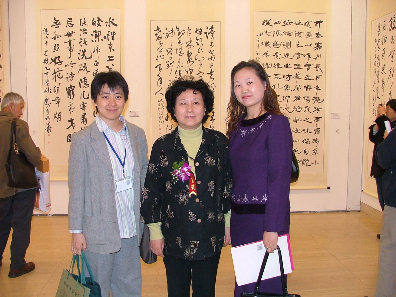 和林岫女士及解小青教授合影