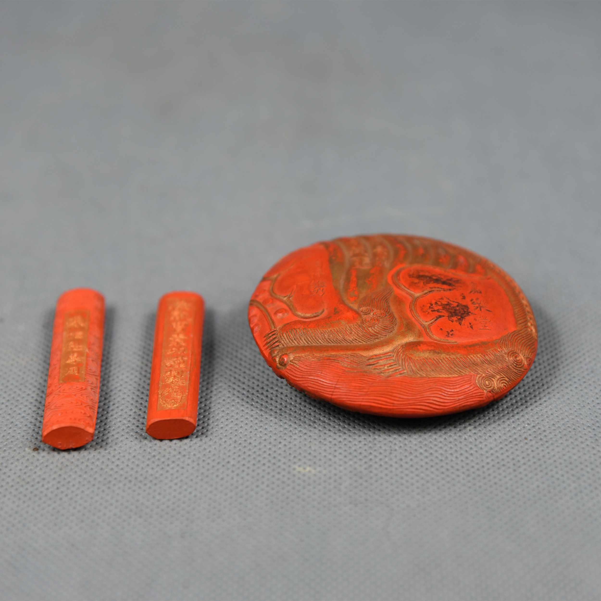 lot0019 描金铭文朱砂墨3枚