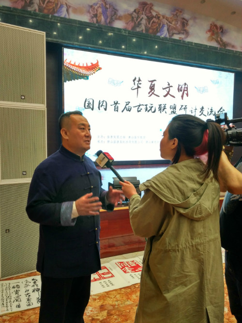 国家级紫砂杂项鉴定专家朱克城老师接受媒体采访师承派画家,鉴赏家