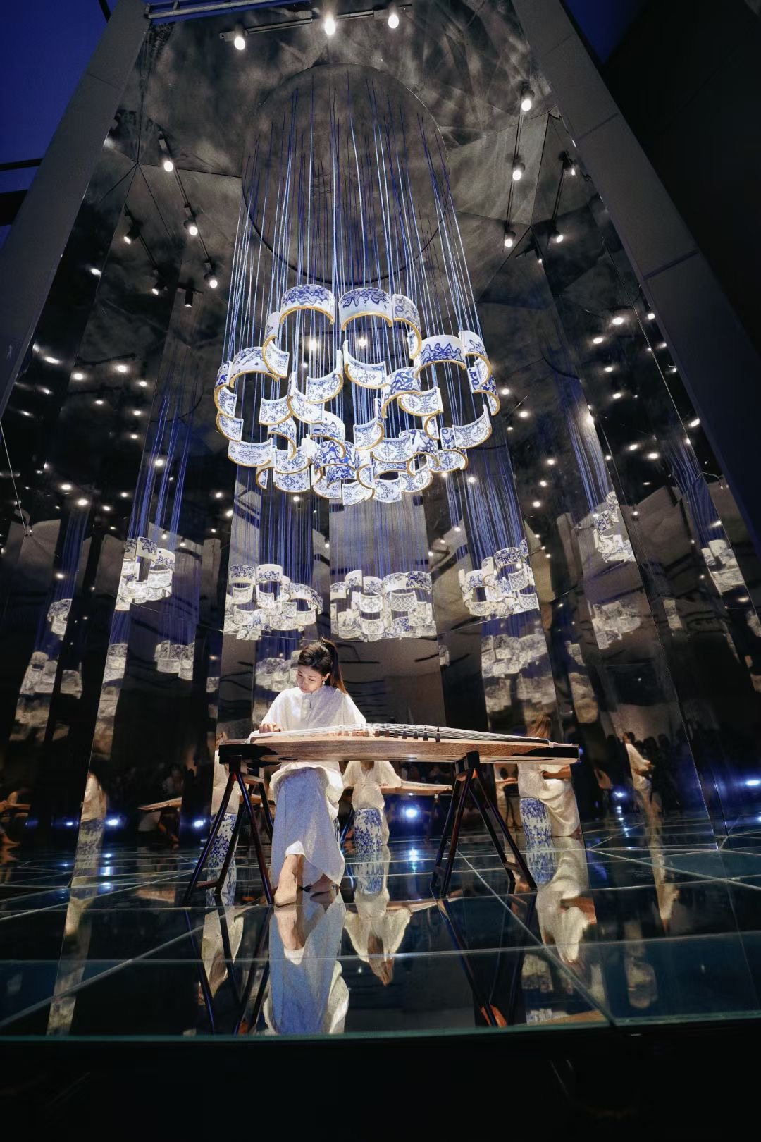 现场| "在传承中创造:造型·表演·艺术场景——朱乐耕艺术展"在中国