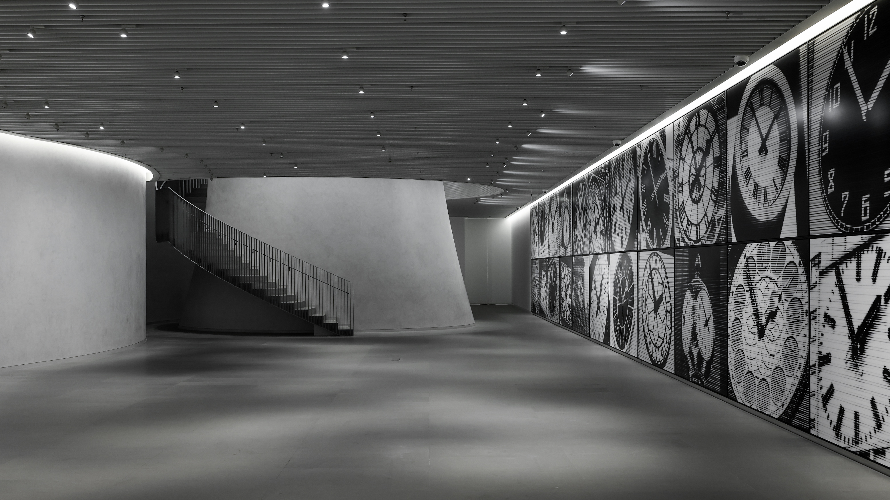 现场| 当世界时钟均为下午1点55分:贝蒂娜•普斯茨基中国首个展在上