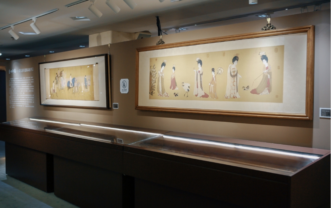 展示了荣宝斋两项国家级非物质文化遗产——木版水印技艺和装裱修复