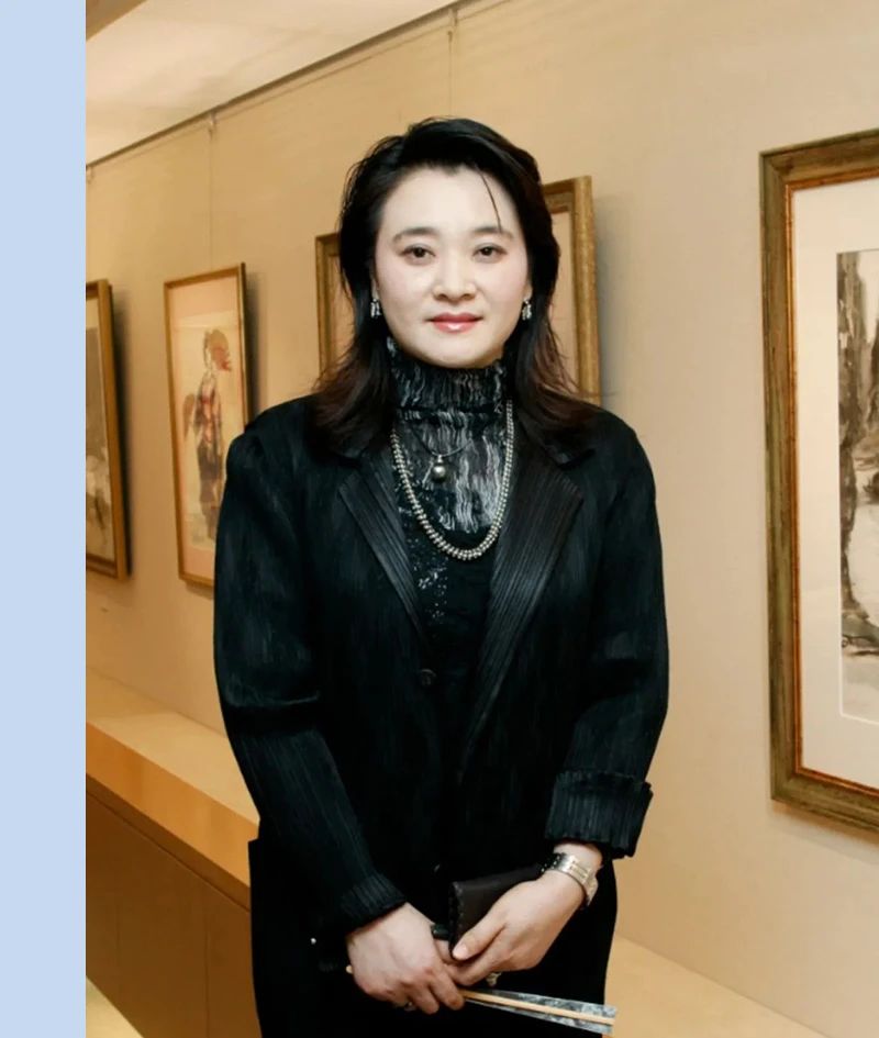 王小燕古城西安出生,广州美术学院中国画系毕业留校任教.