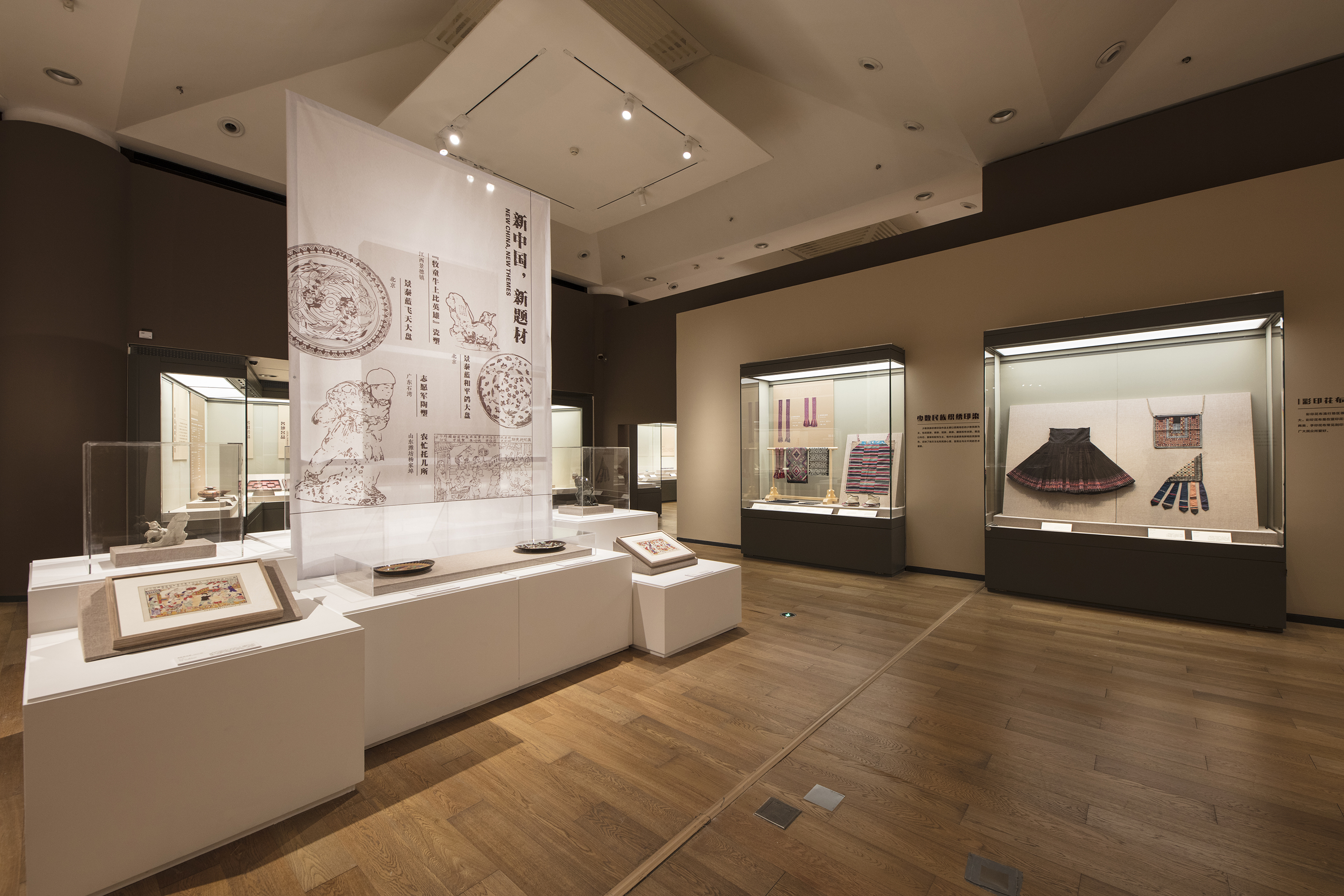 清华大学艺术博物馆以"致敬1953:馆藏全国民间美术工艺品展览会作品