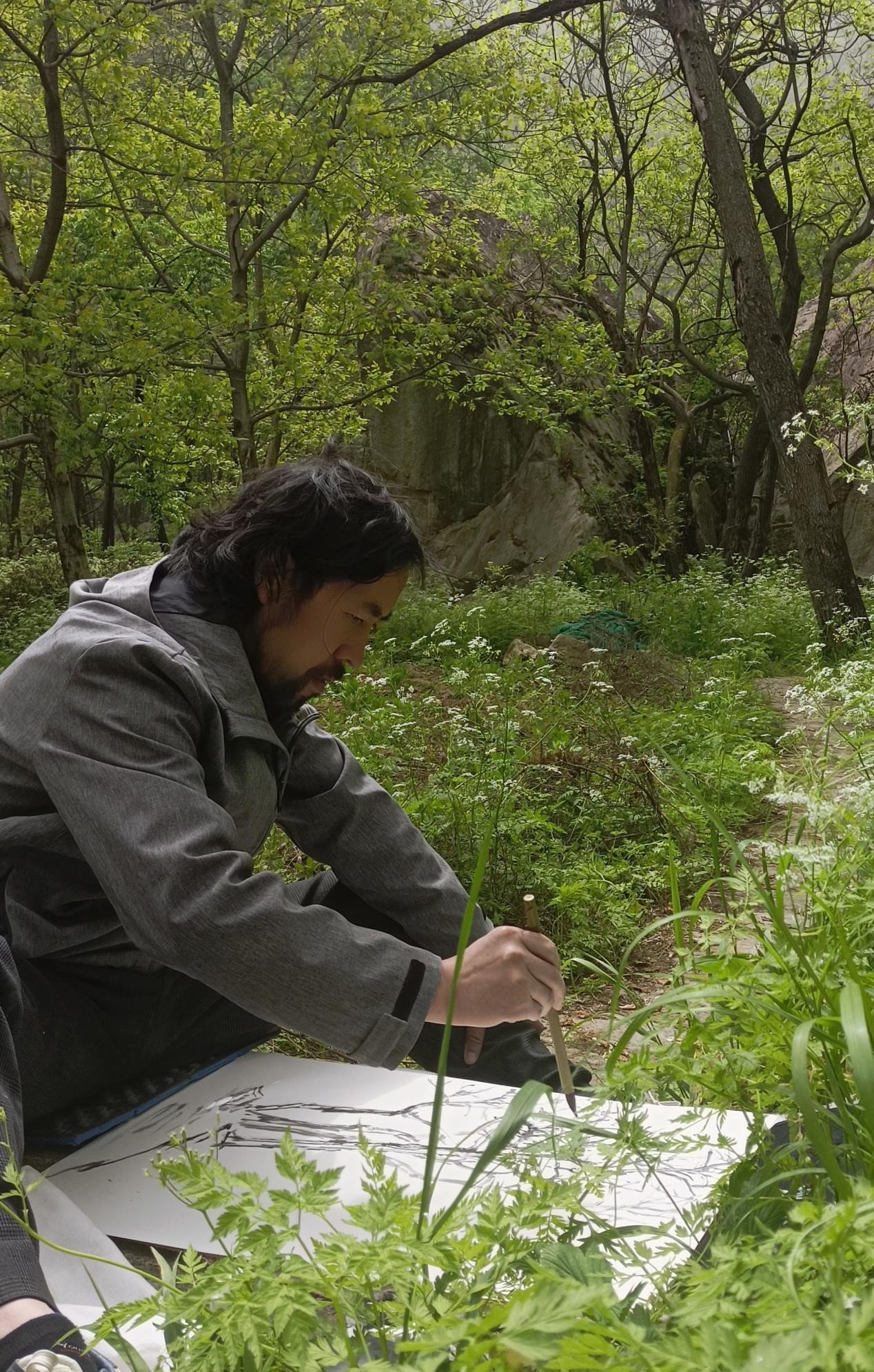 刘石原名刘少青,毕业于西安美术学院国画系山水专业,师从西安美院教授