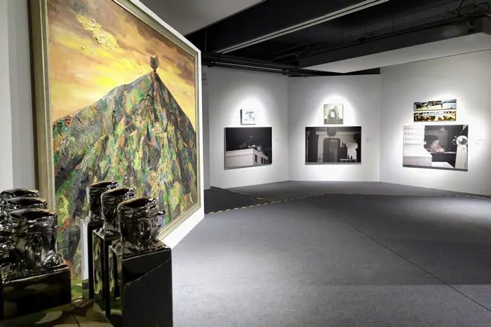 &伊恩·霍华德联展在798国际艺术交流中心开幕_展览现场_雅昌新闻