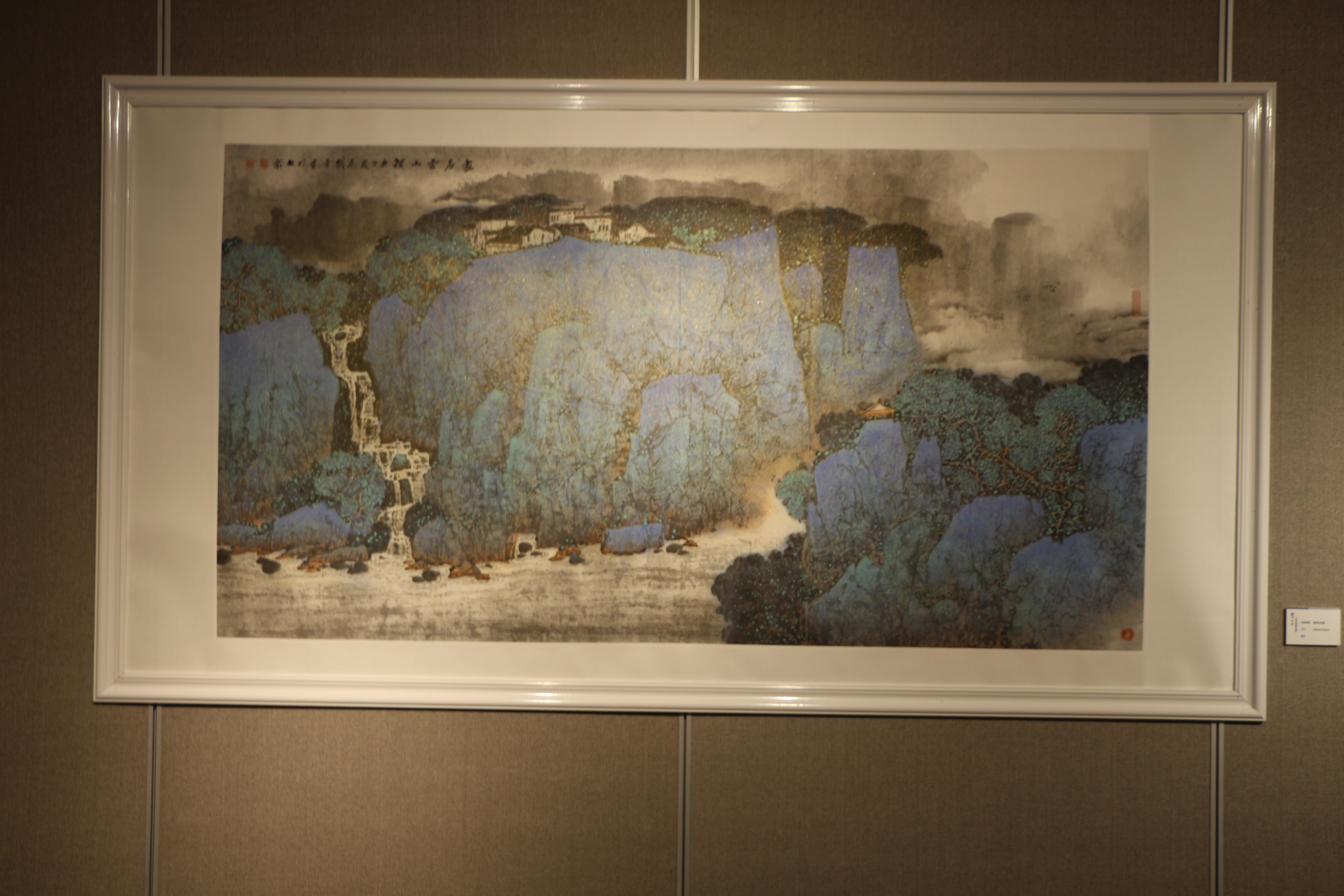 协会会员,中国工笔画学会理事,国家一级美术师,中国黄果树书画院院长