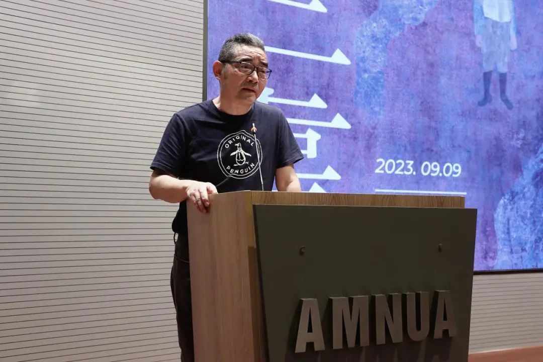 作家苏童作家苏童指出艺术家阿海的作品与他的个人是分不开的,用四个