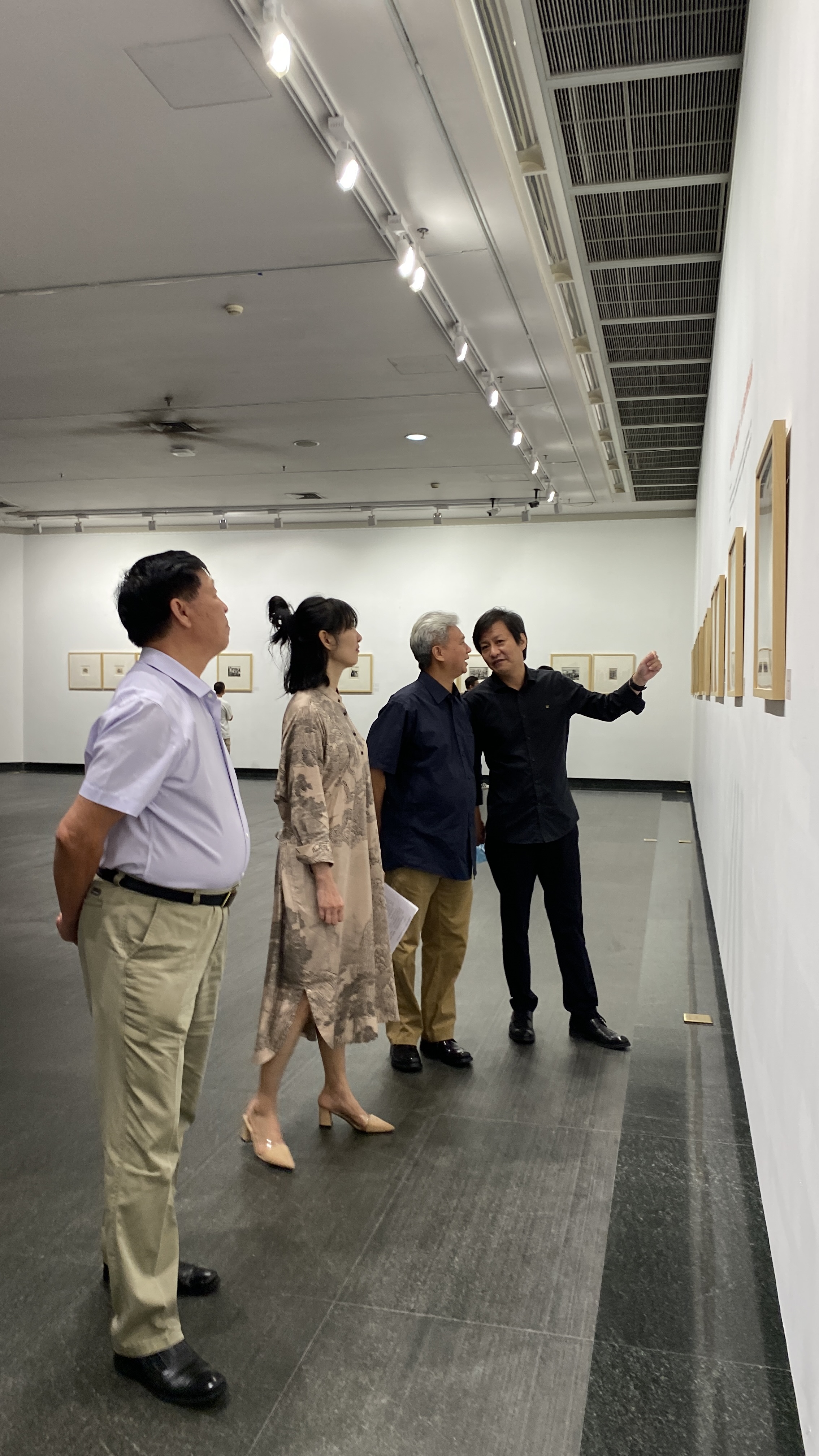 开幕当日,由广州美院艺术与人文学院院长胡斌担任学术主持,来自广州