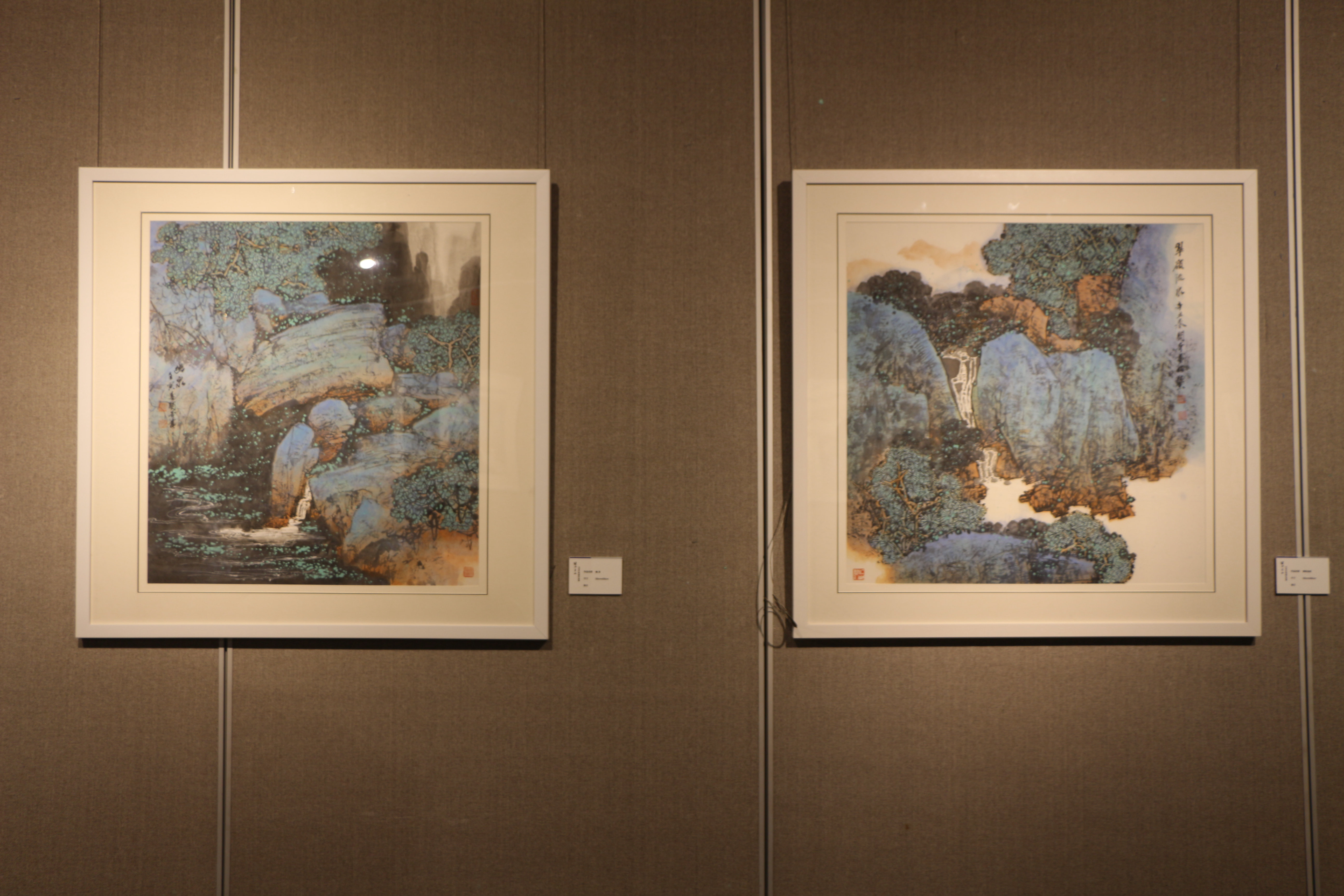 协会会员,中国工笔画学会理事,国家一级美术师,中国黄果树书画院院长