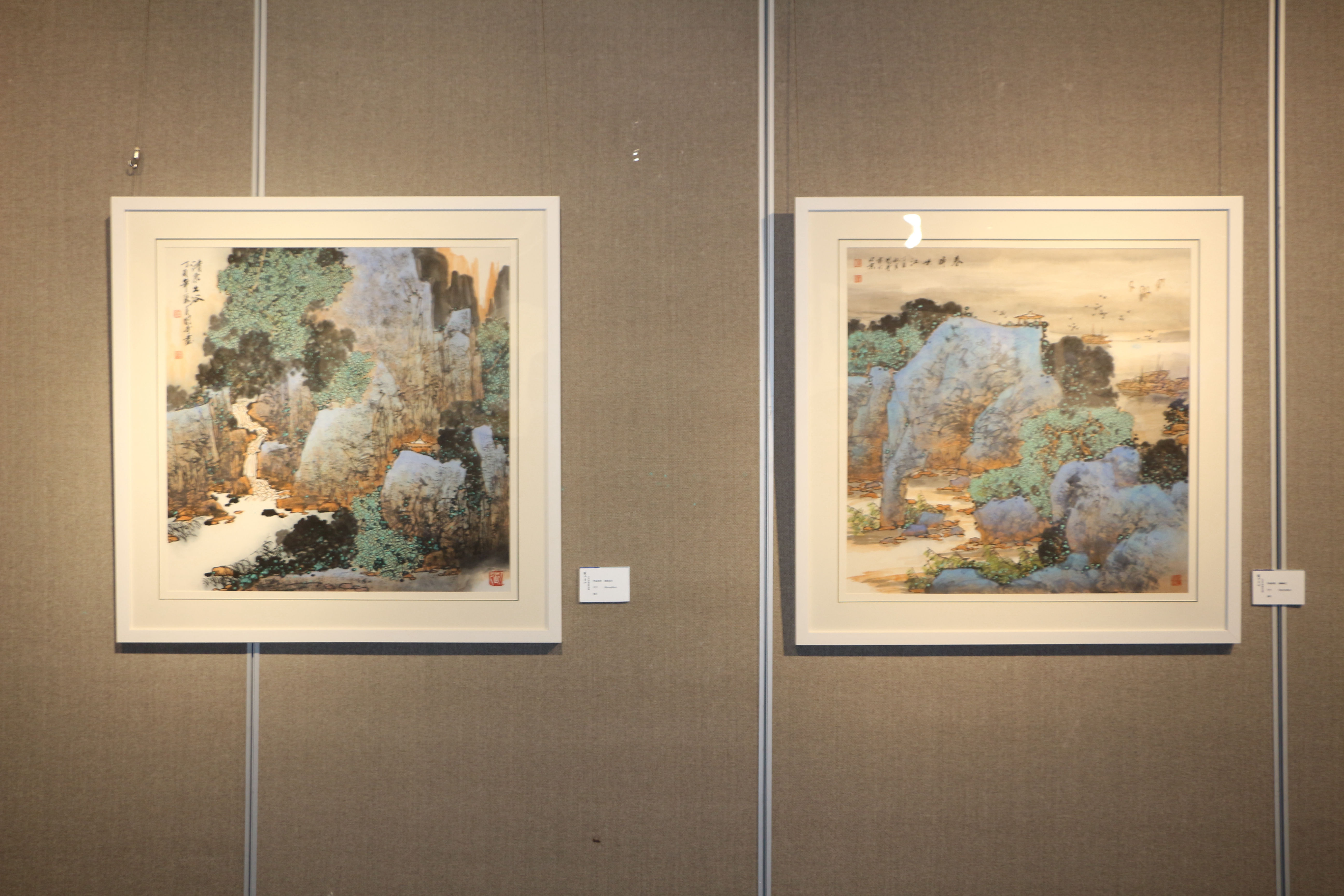 协会会员,中国工笔画学会理事,国家一级美术师,中国黄果树书画院院长