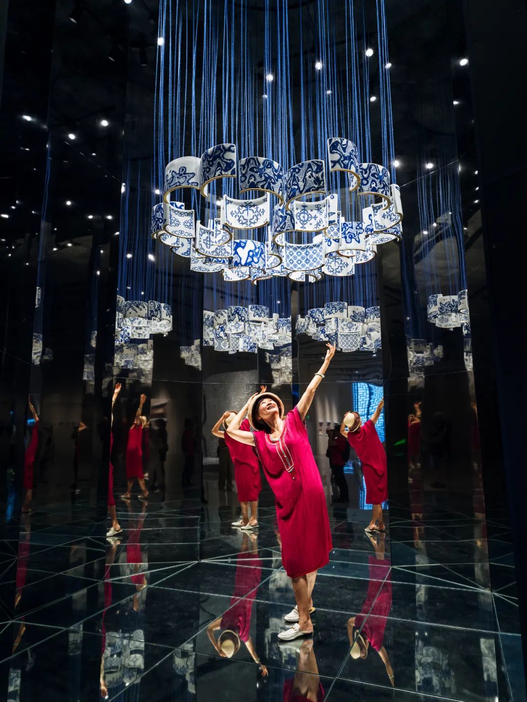 在传承中创造造型表演艺术场景朱乐耕艺术展圆满落幕