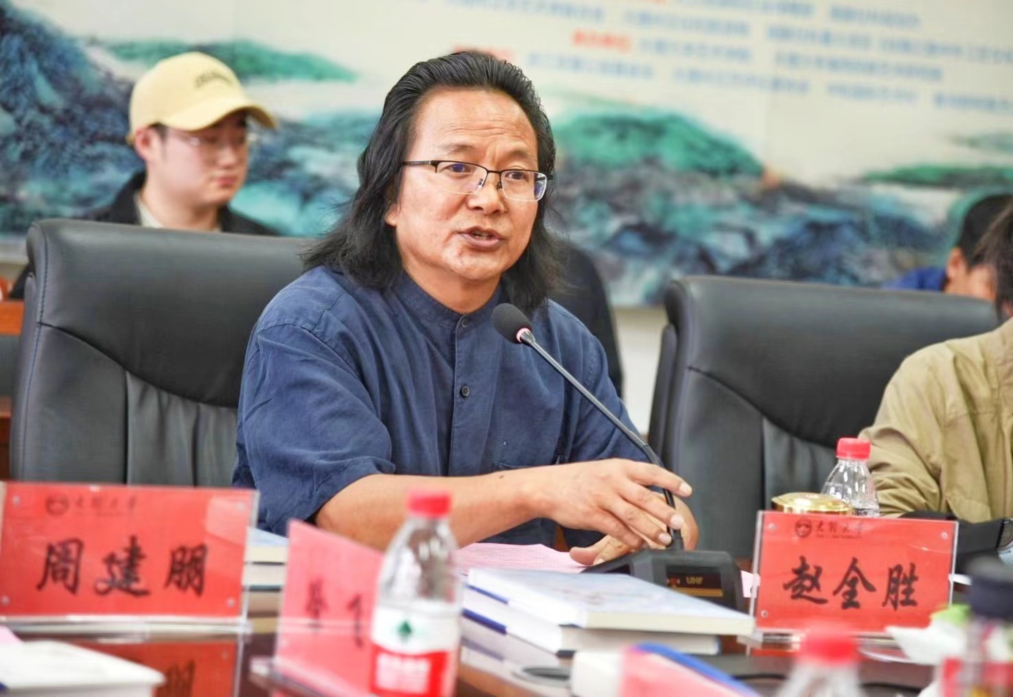 赵全胜作总结研讨会最后,大理大学艺术学院院长赵全胜教授作总结发言.