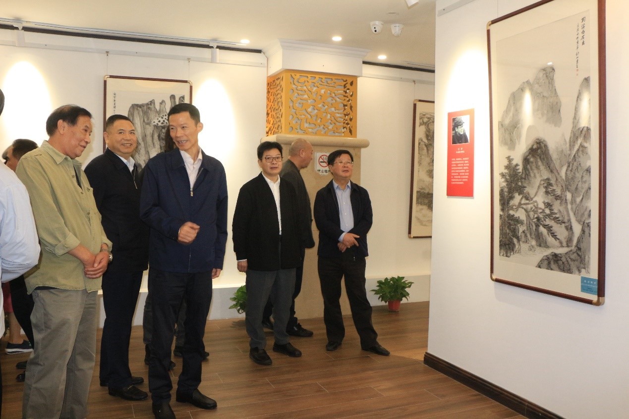 "诗意敬亭--李伟,石峰,王平中国山水画作品展"在宣城石涛美术馆开幕