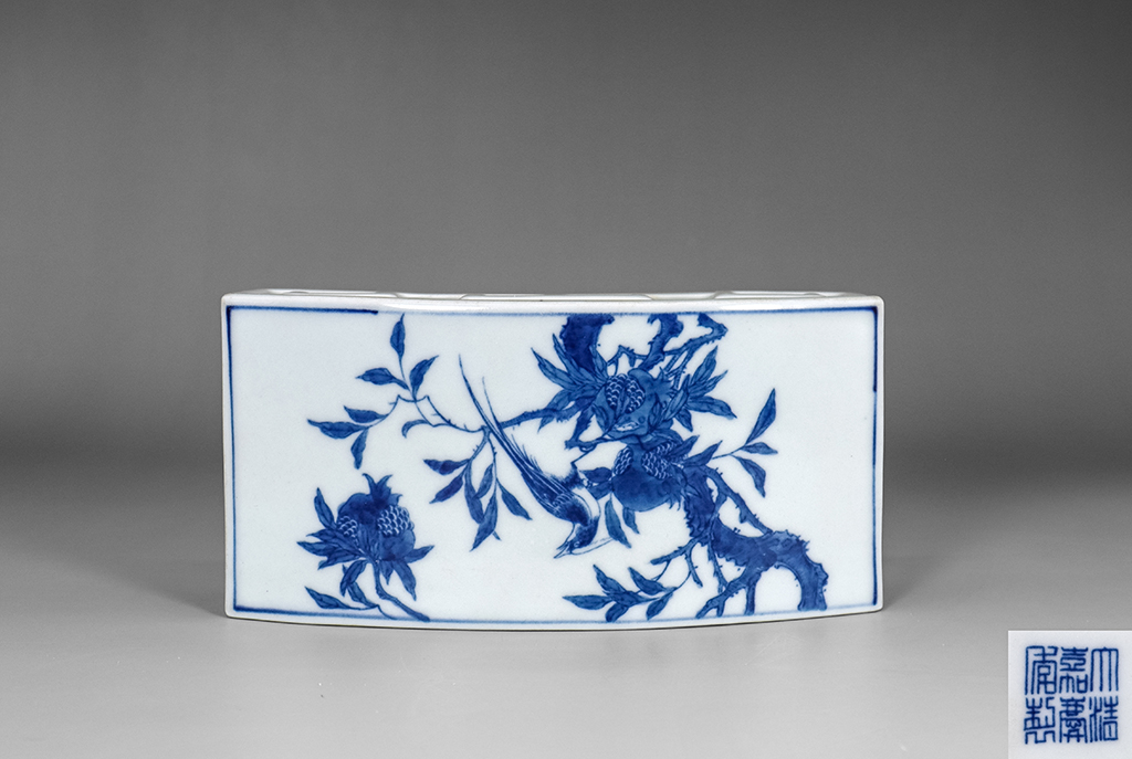 lot 3241清嘉庆 臂搁尺寸:長16×寛8×高5 cm.