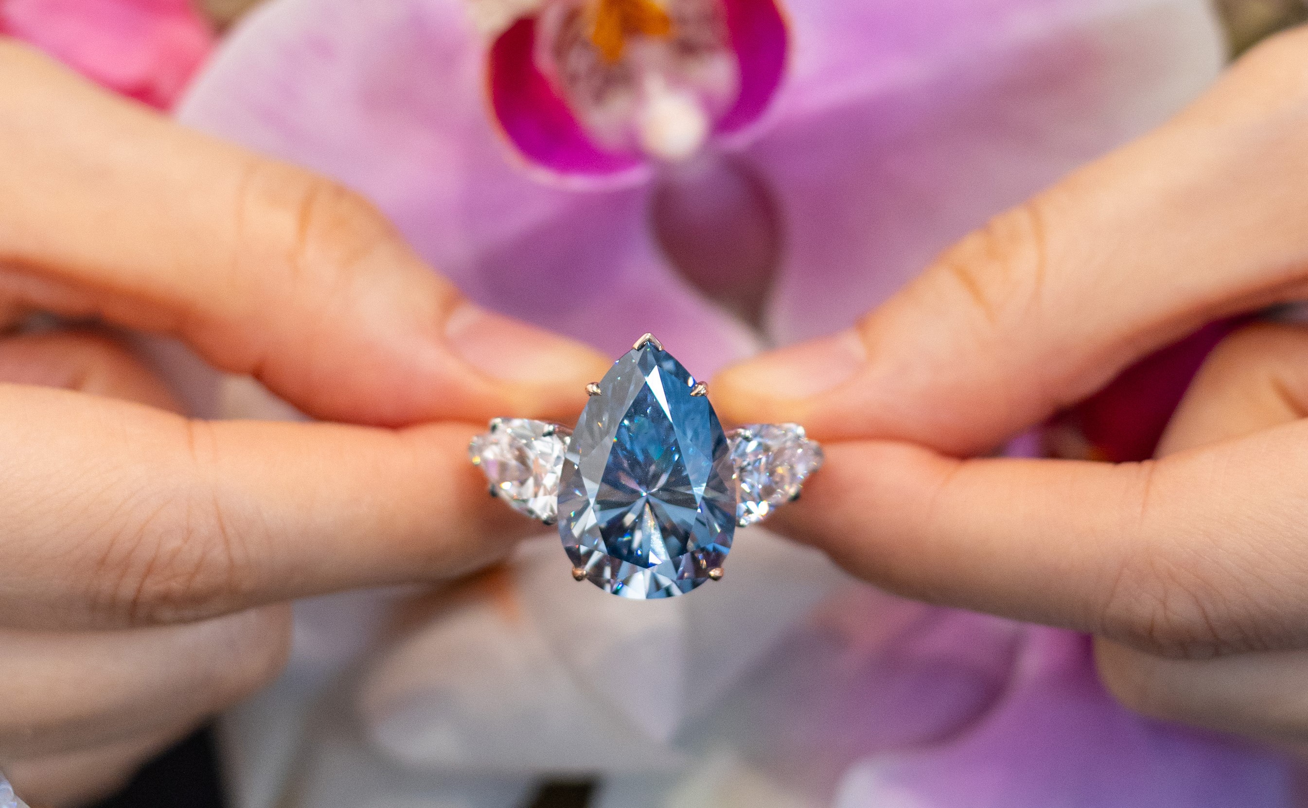 雅昌快讯拍卖史上最大的内无瑕艳彩蓝钻闪耀京城将于11月佳士得日内瓦