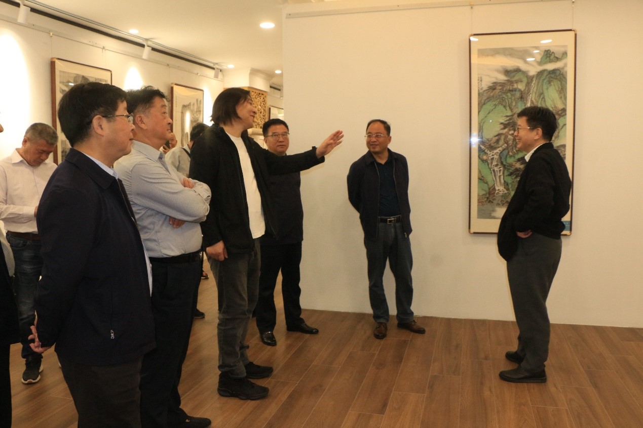 "诗意敬亭--李伟,石峰,王平中国山水画作品展"在宣城石涛美术馆开幕