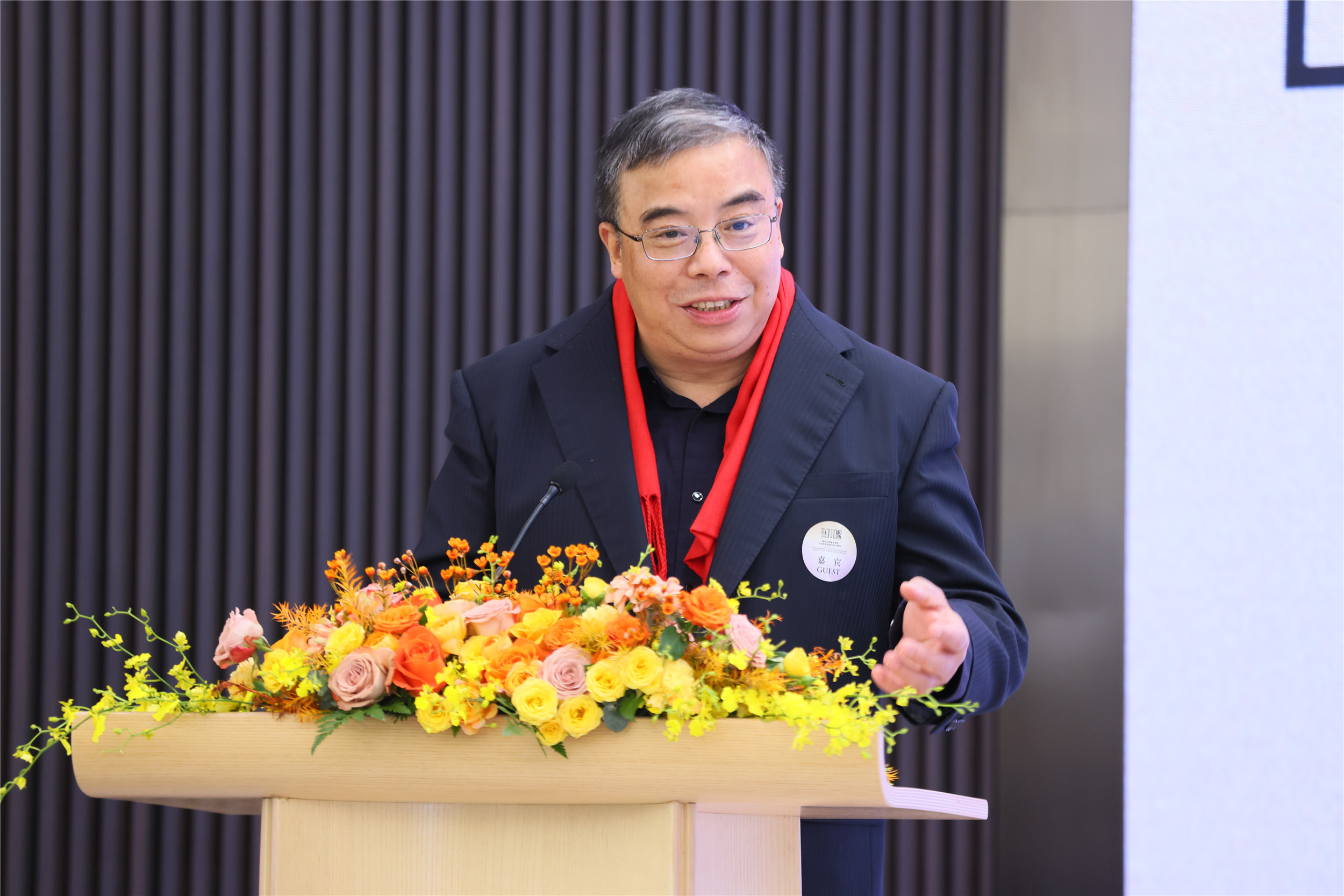 北京大学艺术学院院长彭锋致辞庆典伊始,王岩代表清华大学致欢迎辞