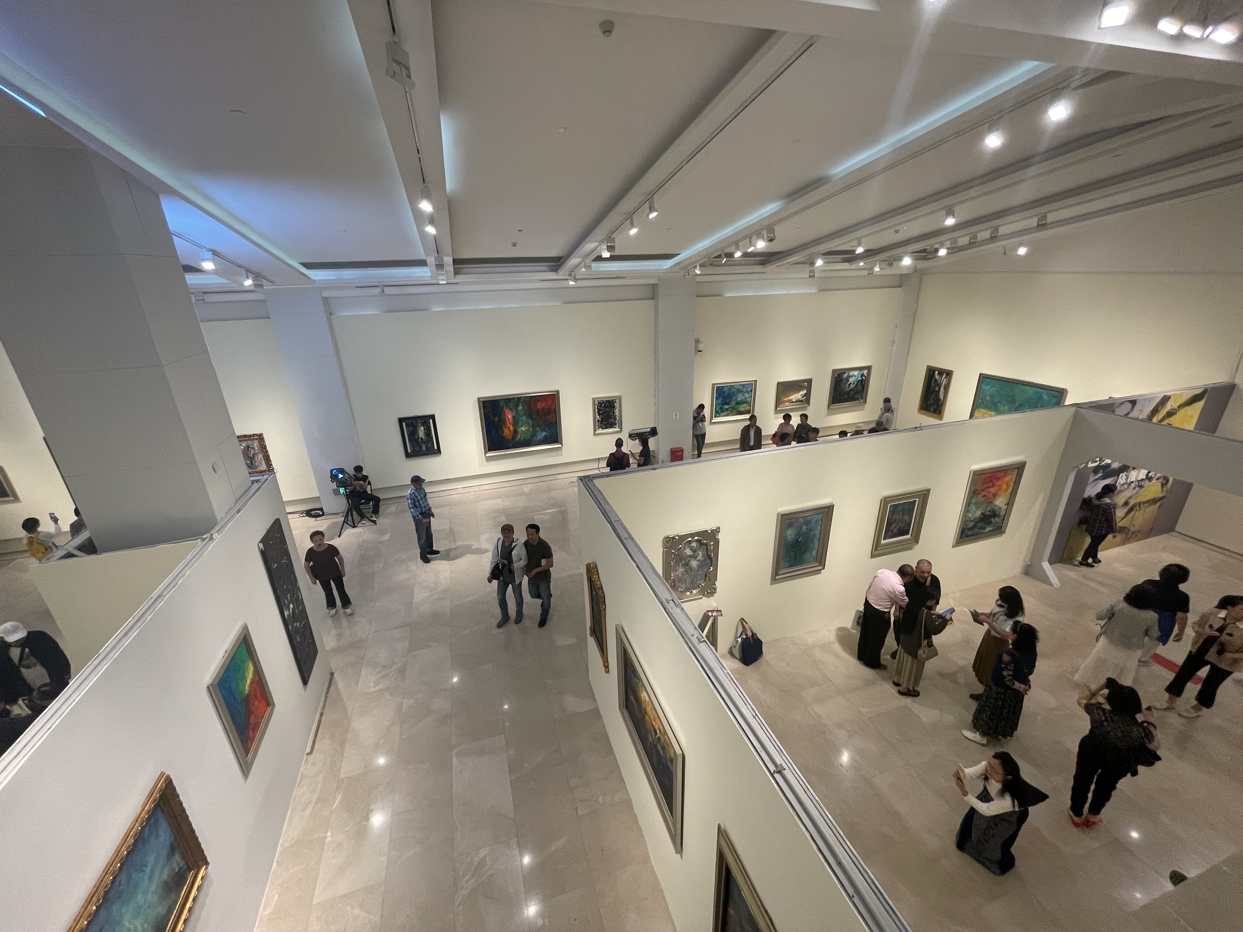 旅美油画家陈俊毅30年后重返上海,携个展亮相朵云轩艺术中心_展览现场