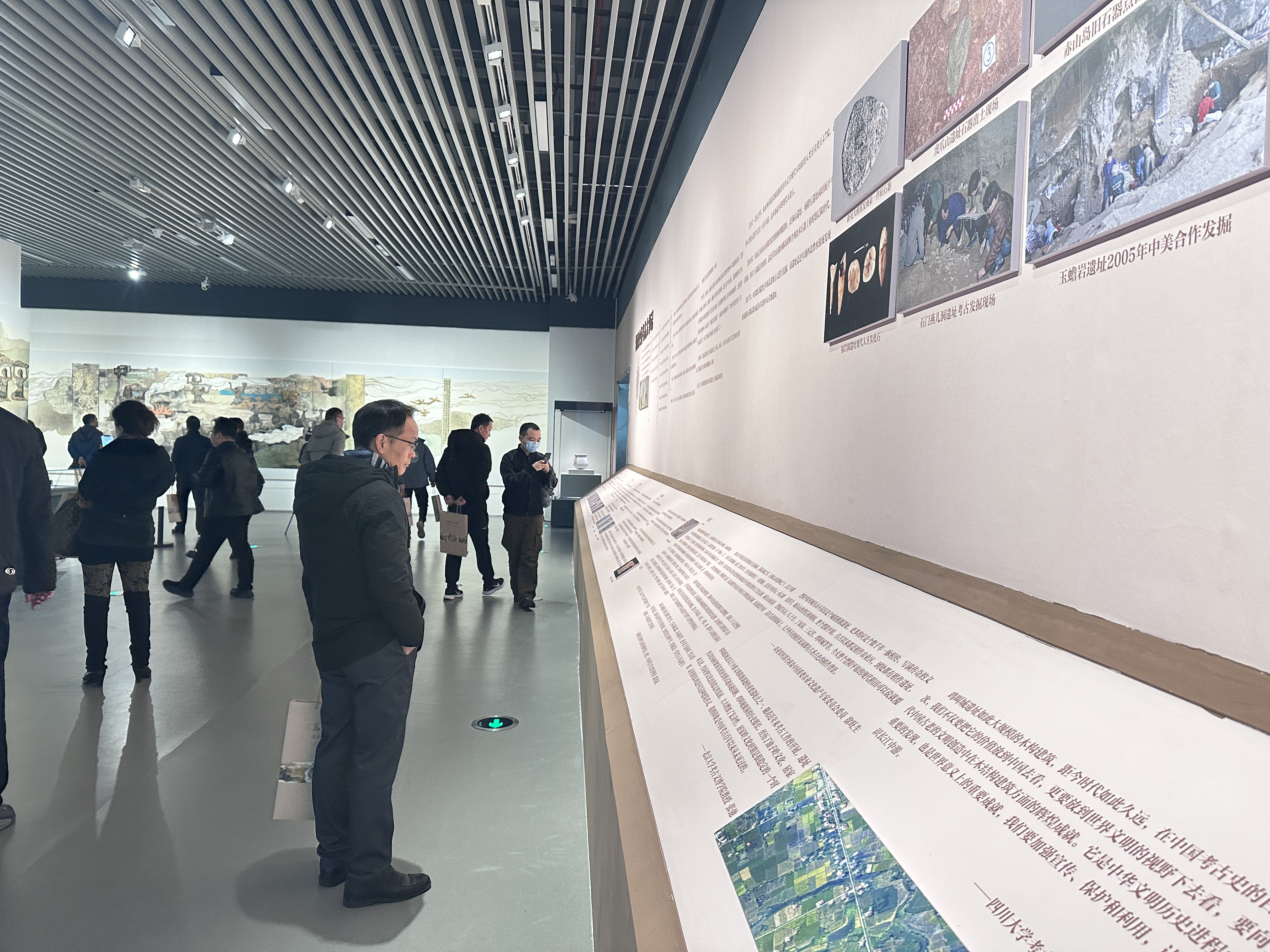 百米画卷绘万古湖湘 《万古长歌·湖南史前文明图卷 》长沙首展震撼