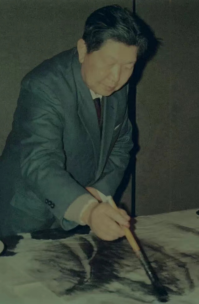 拂袖入山林侯及名段国强书画手卷展在保利艺术博物馆开幕