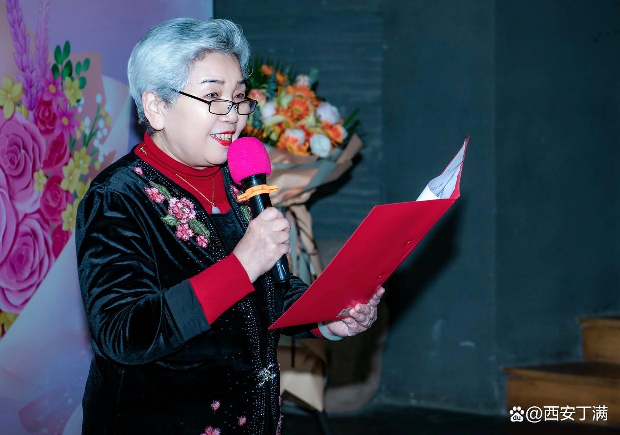 雅昌快讯女神节徐敏冰心漱玉诗集诵读会把握诗性的深度和高度