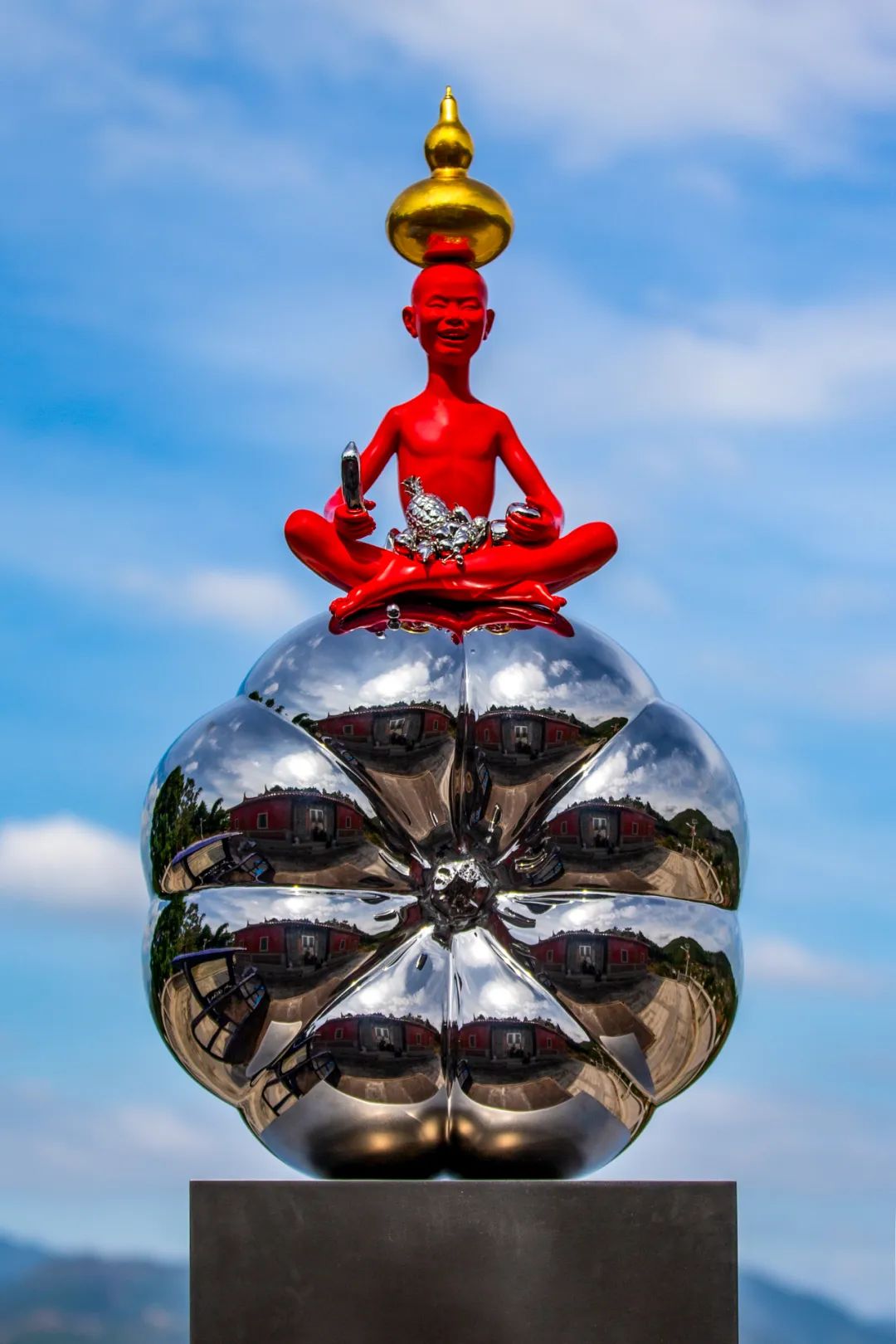 为广州美术学院油画系教授,硕士生导师,泰国西那瓦国际大学博士生导师