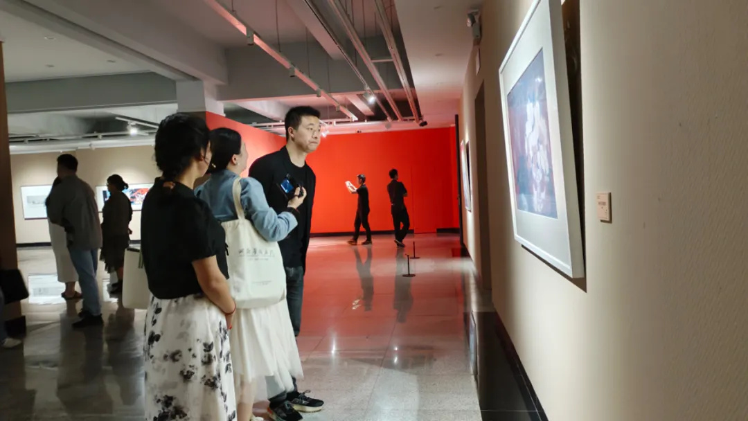 "同心向未来——襄阳都市圈优秀美术作品展"在湖北省美术院美术馆开幕