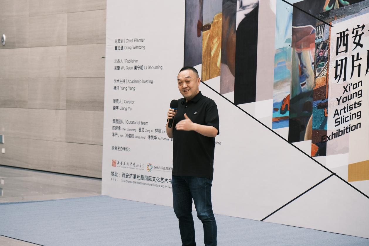 希望此次展览的学术之光能够照的更亮,学术风采得以传播到更加深远的