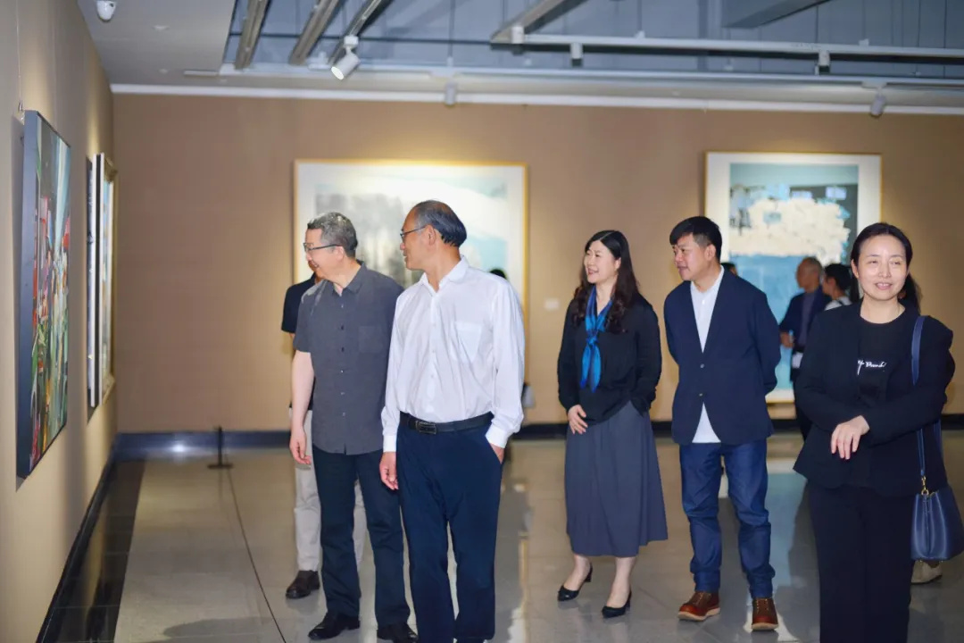 "同心向未来——襄阳都市圈优秀美术作品展"在湖北省美术院美术馆开幕