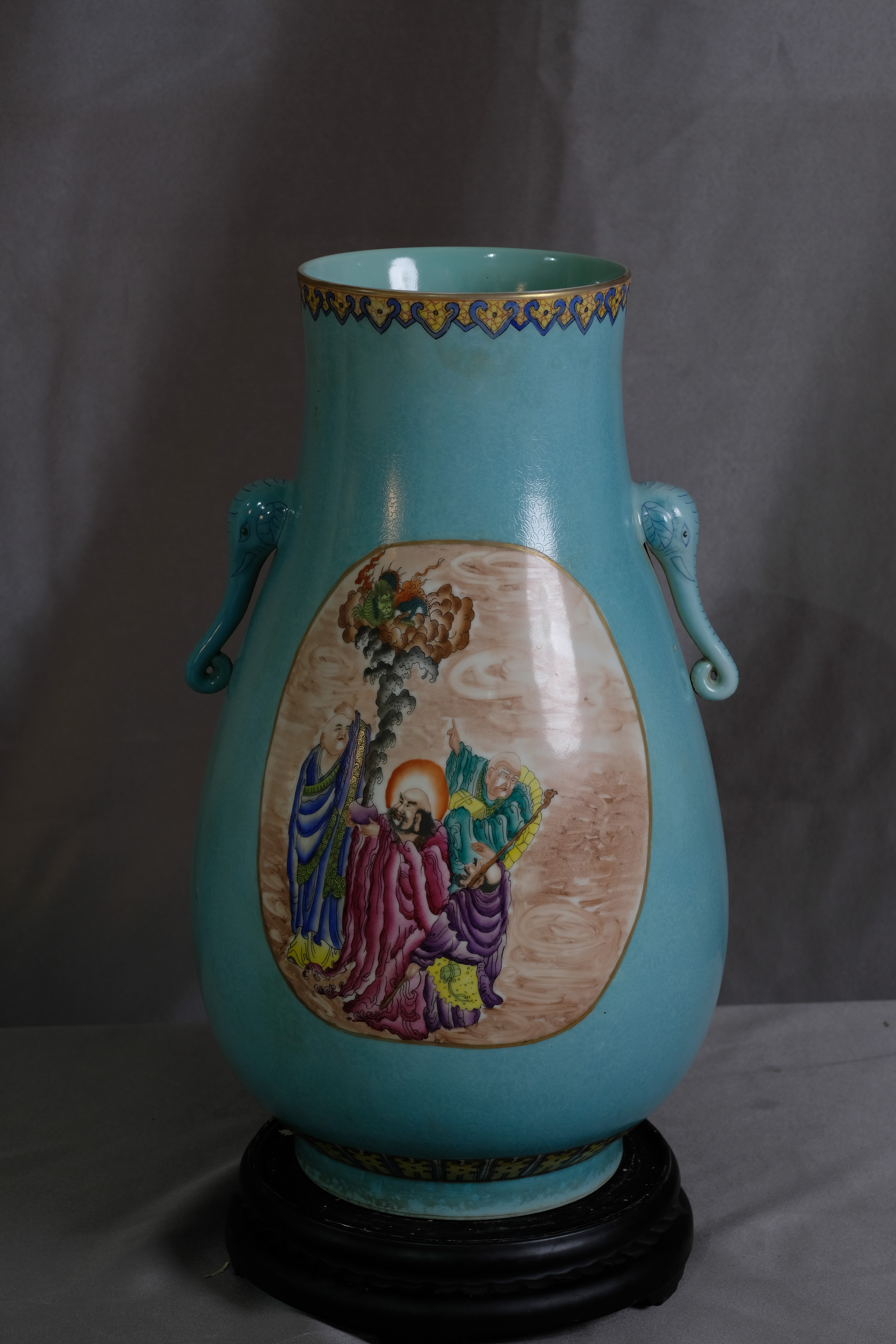 绿地扒花描金粉彩开窗罗汉双耳福禄尊