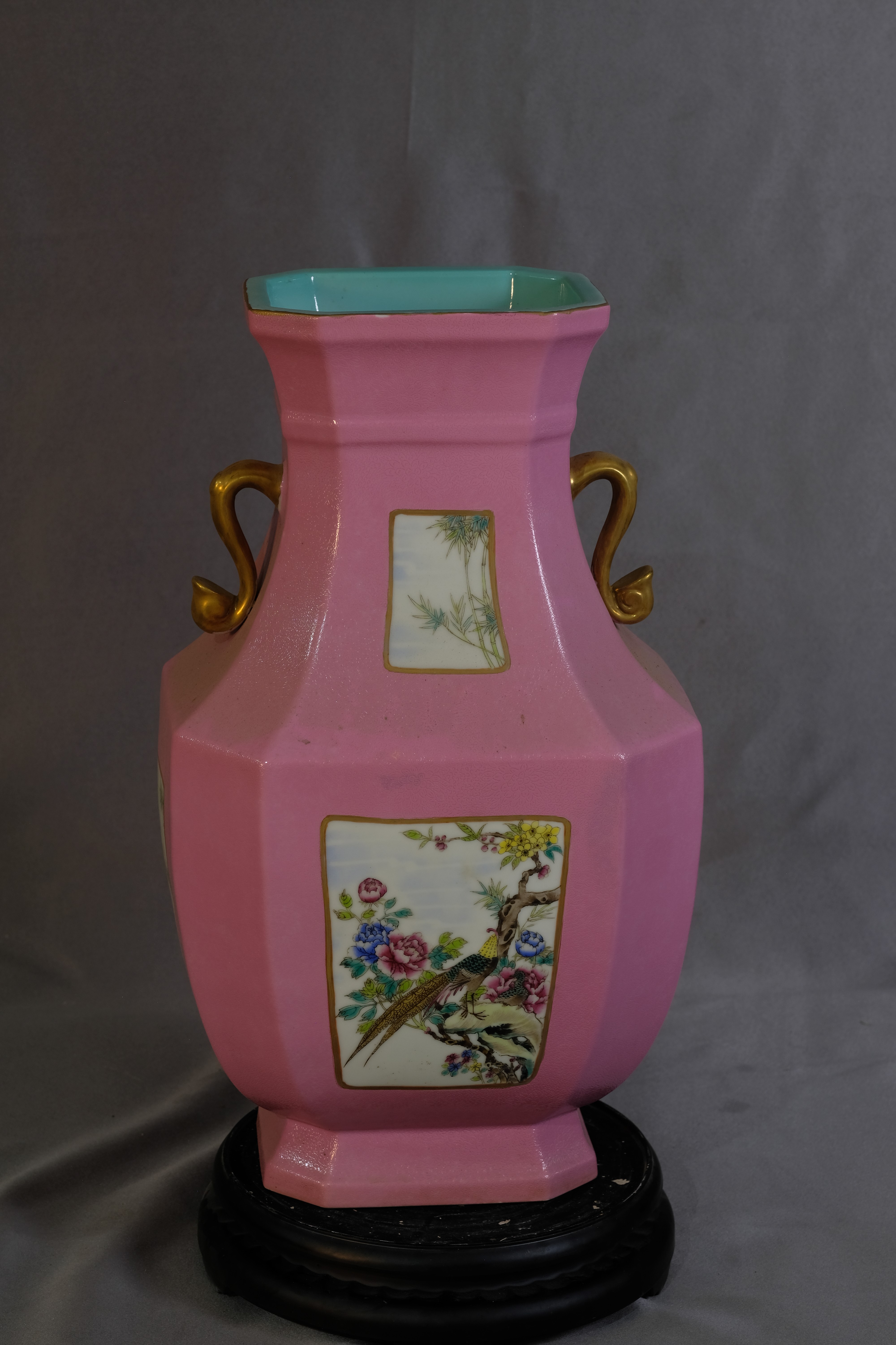 胭脂红扒花描金粉彩开窗花鸟双耳尊