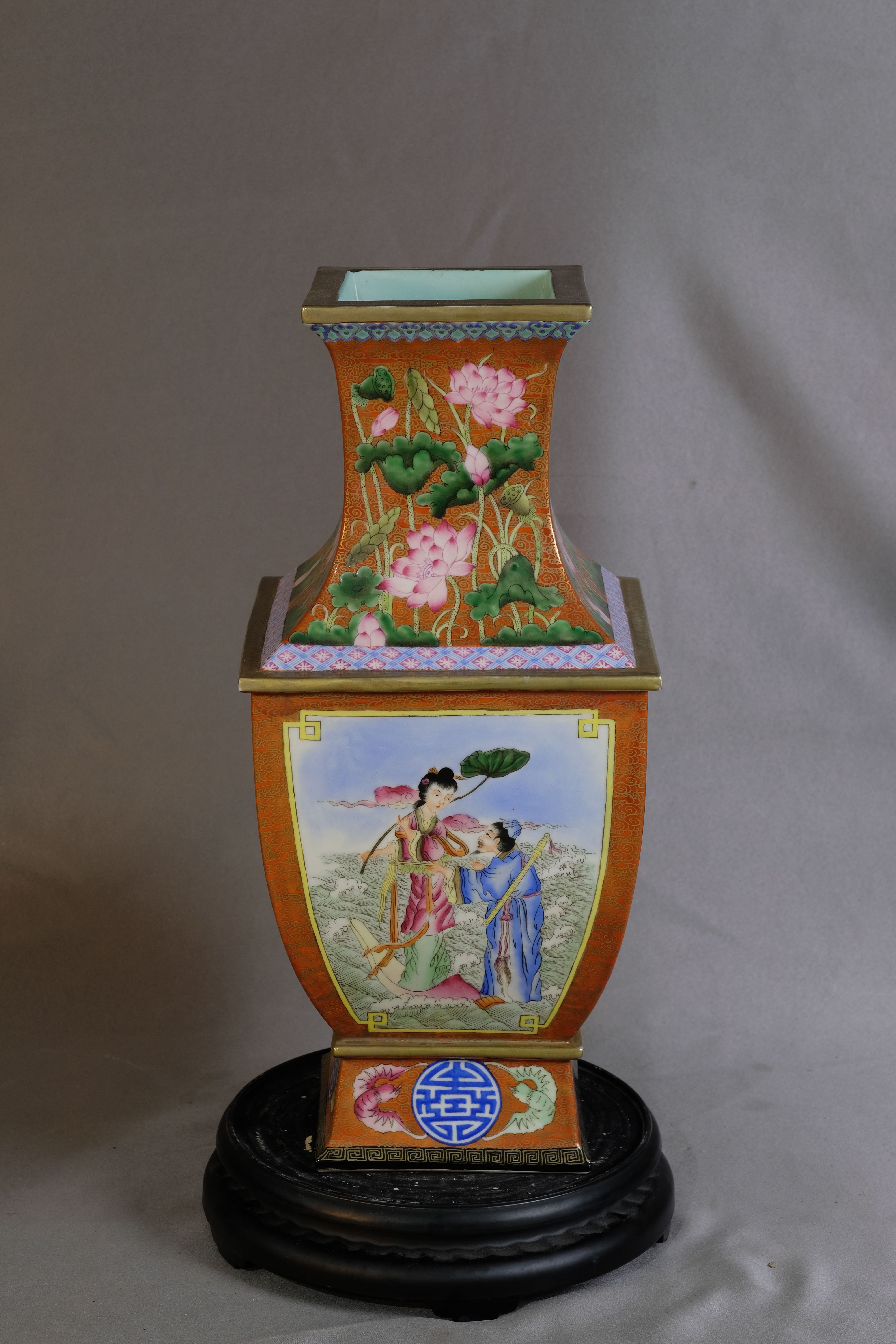 满地描金粉彩开窗人物八仙过海赏瓶