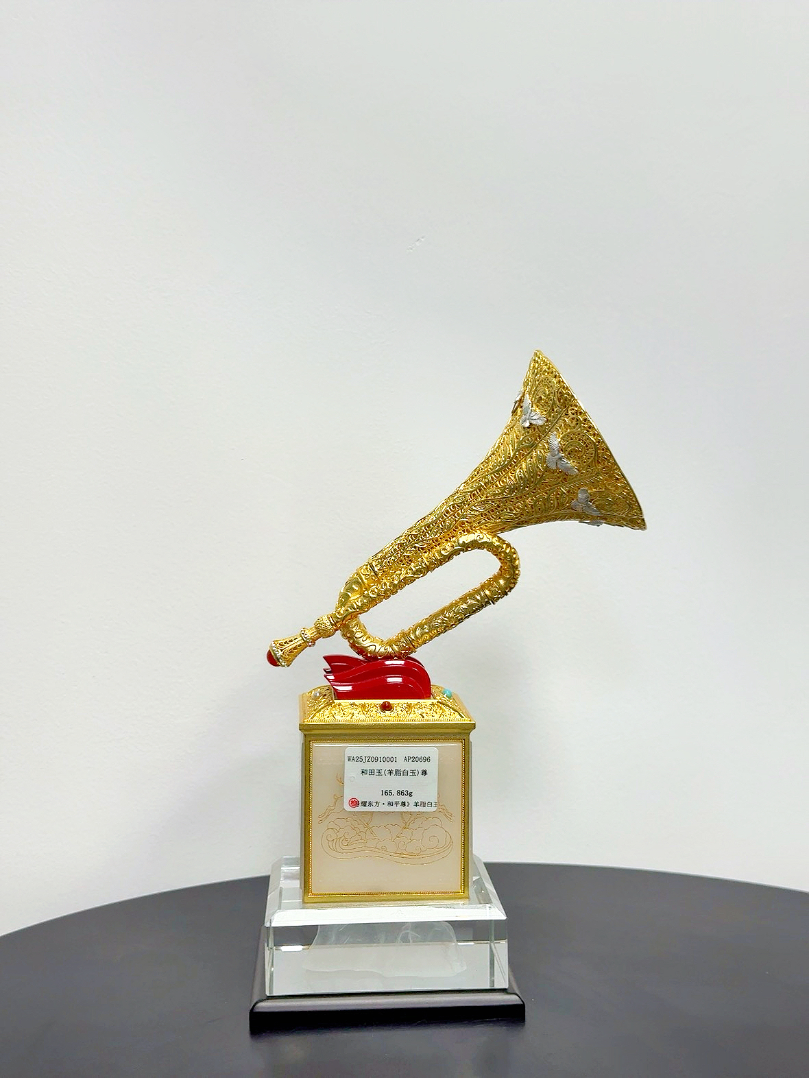 《号耀东方·和平尊》羊脂白玉版编号  015