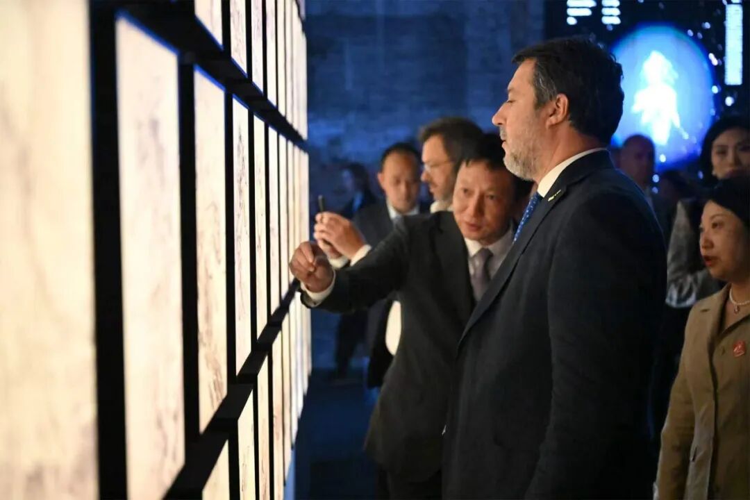 https://img10.artimg.net/public/beian/jpg/202605/b7cc36926ef7c1bf3f5ef838bc34de95.jpg