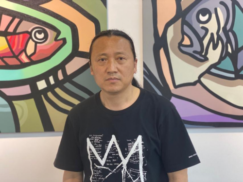 早期曾在北京东村从事一段行为艺术创作.