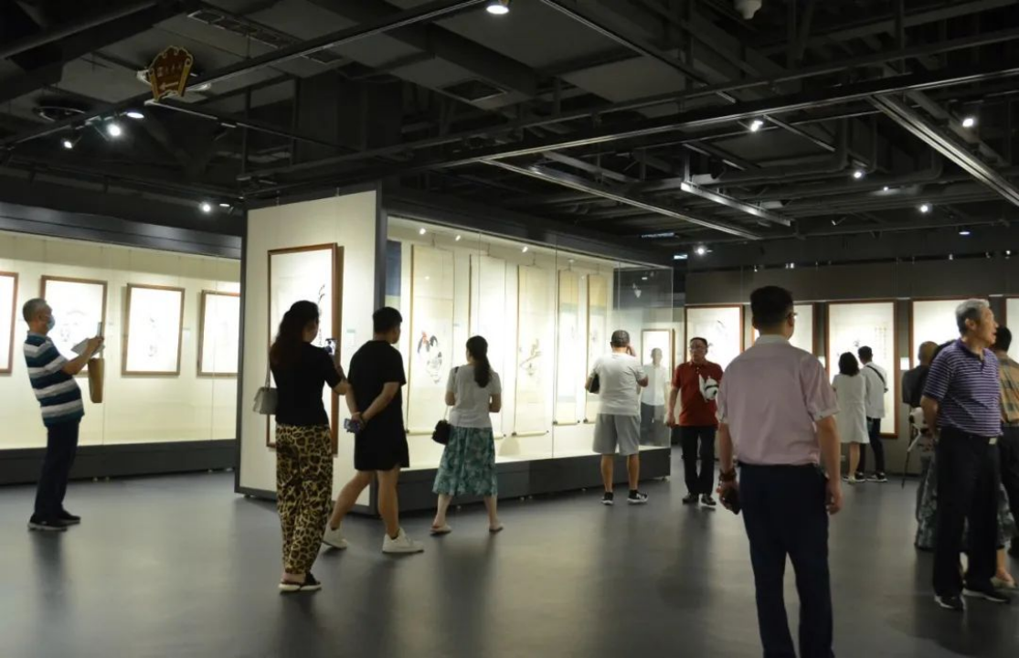 現場簡意世界呂林國畫作品展在成都八益文化藝術空間隆重開幕