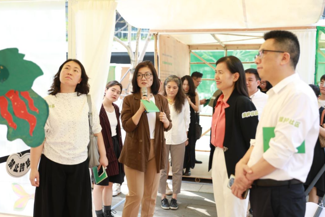 展览开幕仪式上,项目主办方广州美术学院党委副书记穆林,顺德区社会