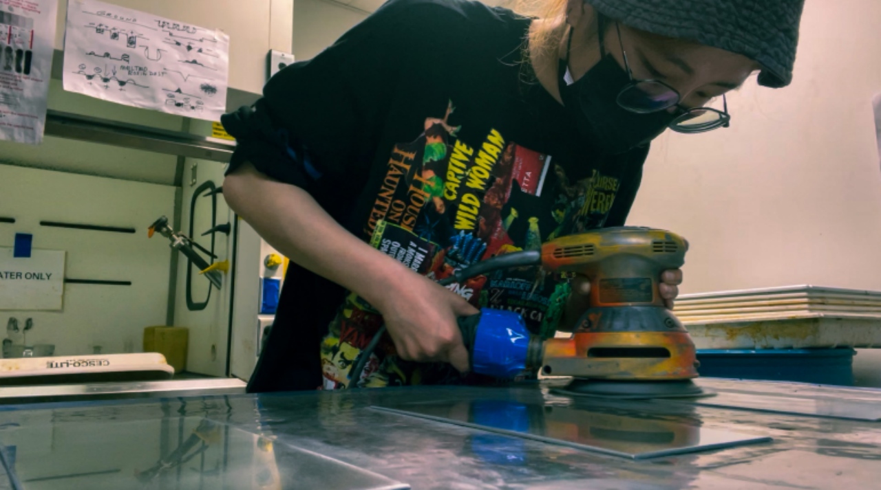 多媒介艺术中的生命探索艺术家毛雨的创作旅程