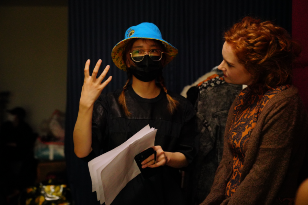 多媒介艺术中的生命探索艺术家毛雨的创作旅程