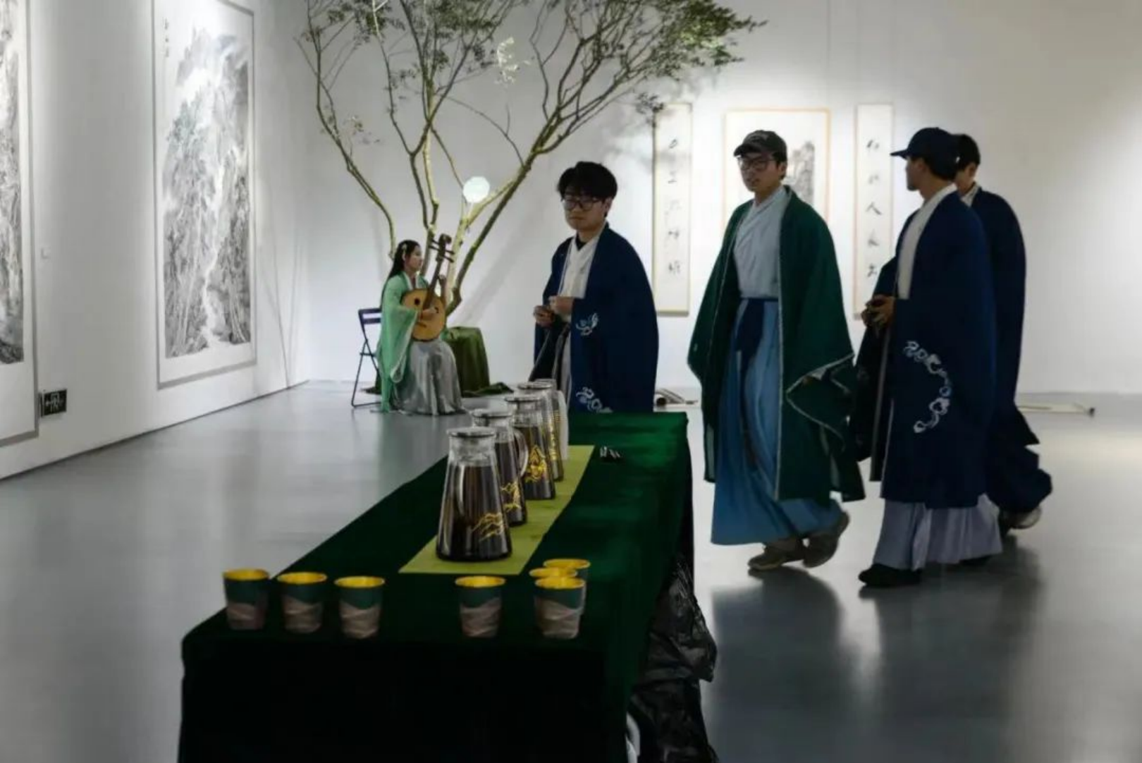 名家顾平六朝风流逍遥山水古都绽异彩