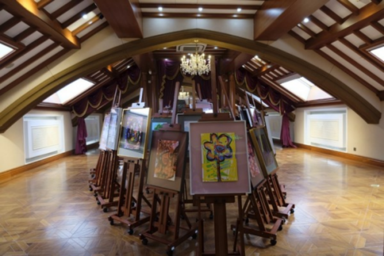 "光-赵寅希跨界艺术展"在上海圣衣院旧址开幕