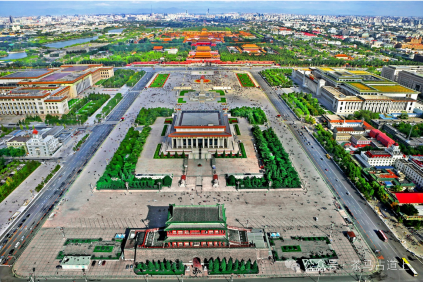 文物在北京启动了,舒建新翻阅着有关北京中轴线上的资料进一步了解到
