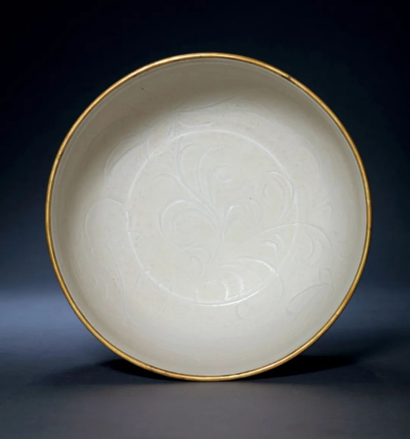 福建博物院藏宋定窑白釉划莲花纹钵3.