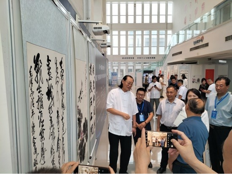 摄)参观书画展(郝韵林 摄)在观展,交流环节,陈光林,邢培林,赵志清