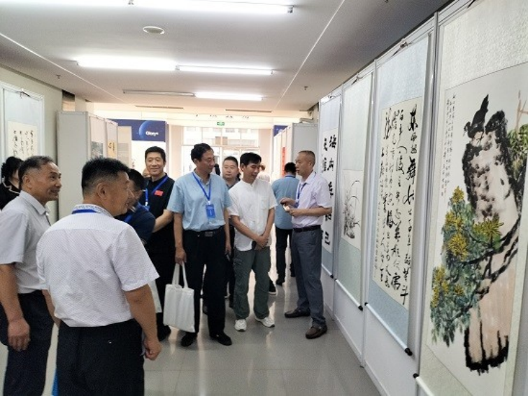 参观书画展(郝韵林 摄)在观展,交流环节,陈光林,邢培林,赵志清,杨德银