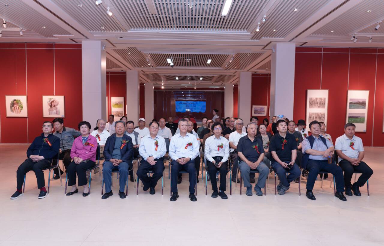 https://img10.artimg.net/public/beian/png/202606/c6ffbac1f6aa0f14a9a7dfd824a2ed8d.png