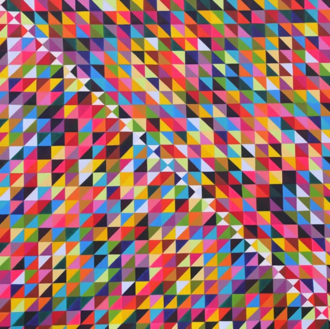 在《我们是世界之一》中,方块和对角线的色彩分割构成了组成画面的