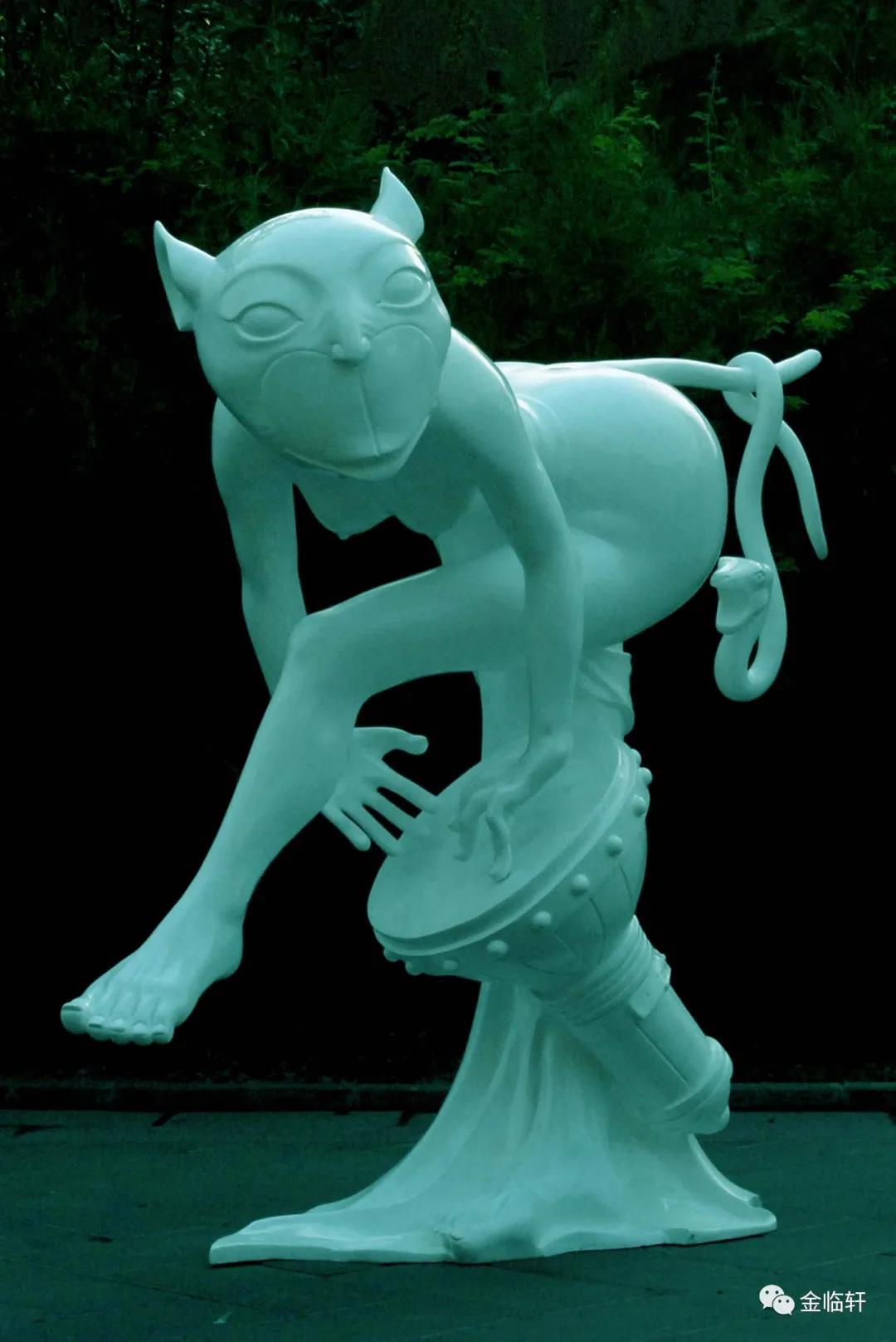 瓠犀皓齿蛇腰舞动凝脂如玉来自她绿幽幽的光芒皎月黯然消失在记忆中却